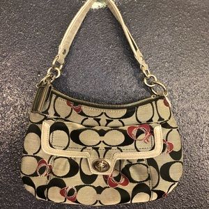 Coach purse with removable shoulder strap like new